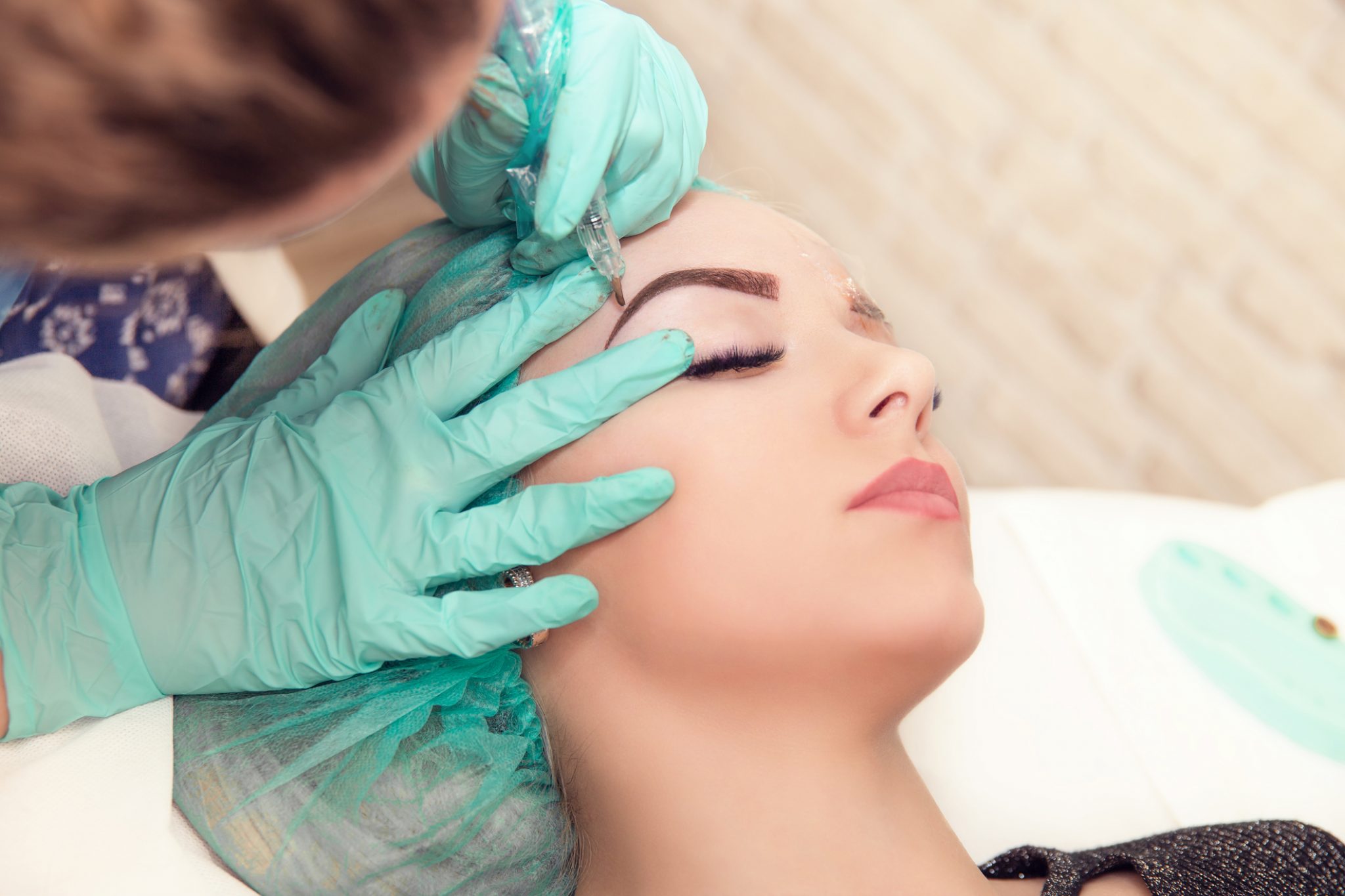 Microblading at a salon