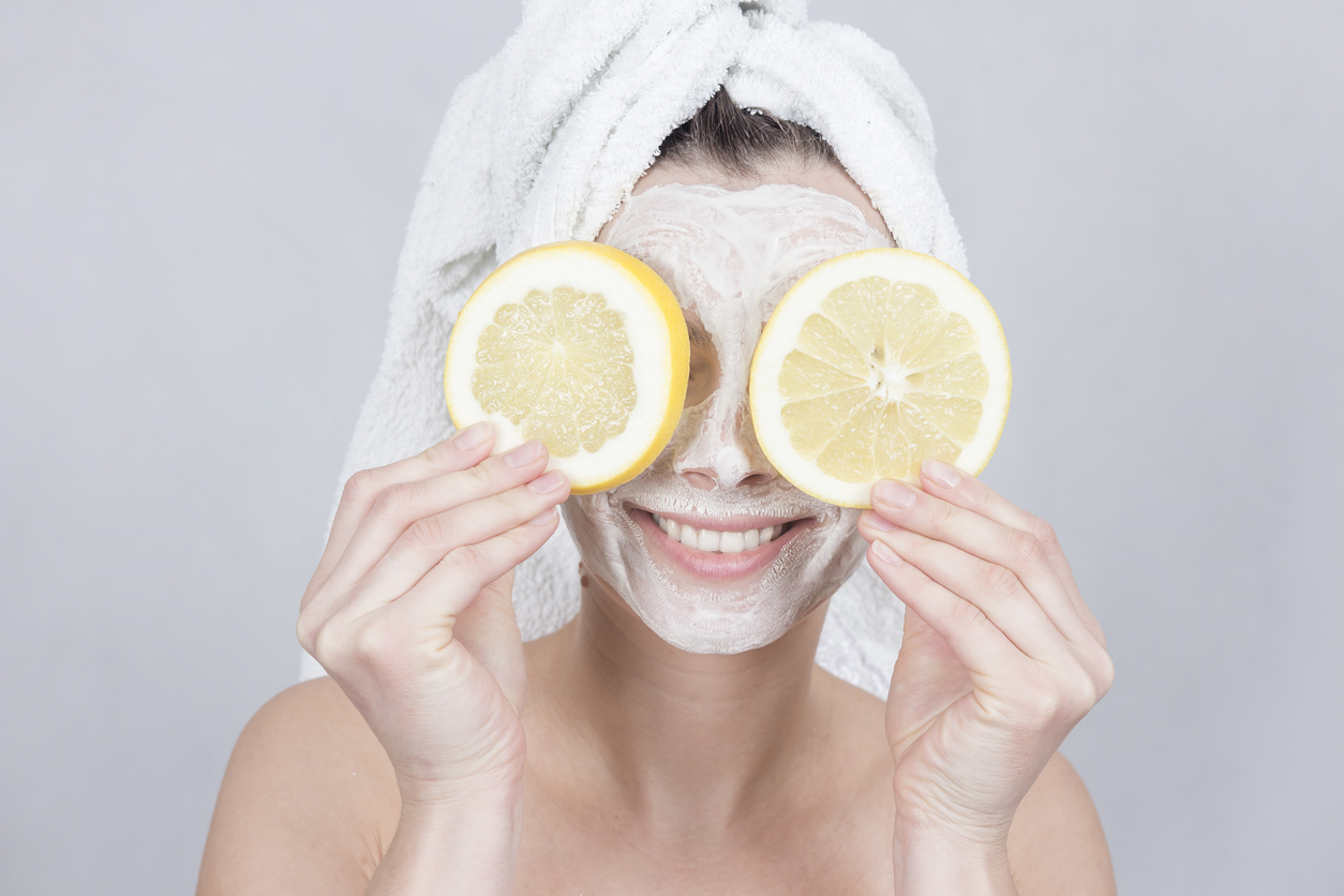 Woman wearing a face mask