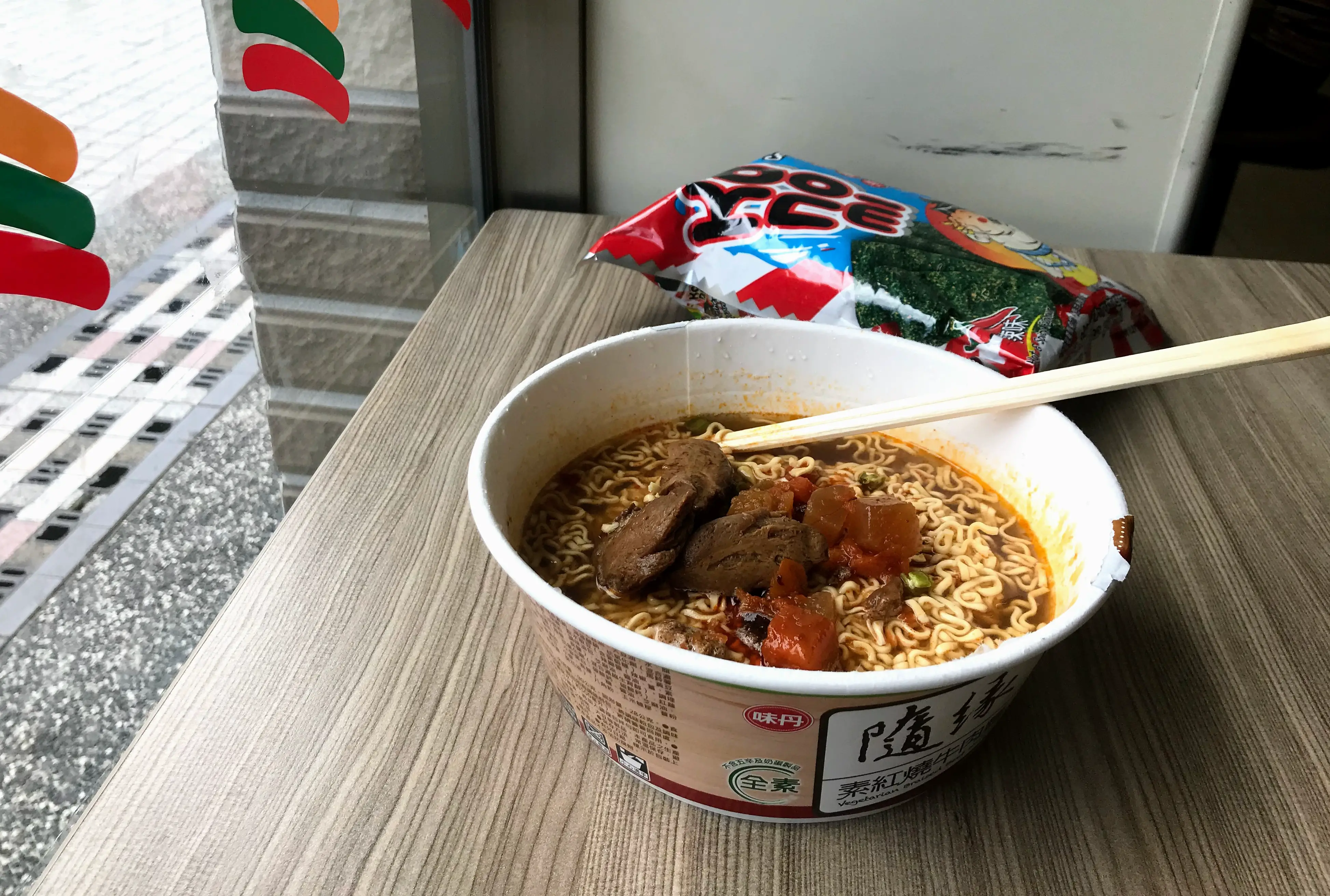 Mock meat noodles at 7-Eleven, Taiwan