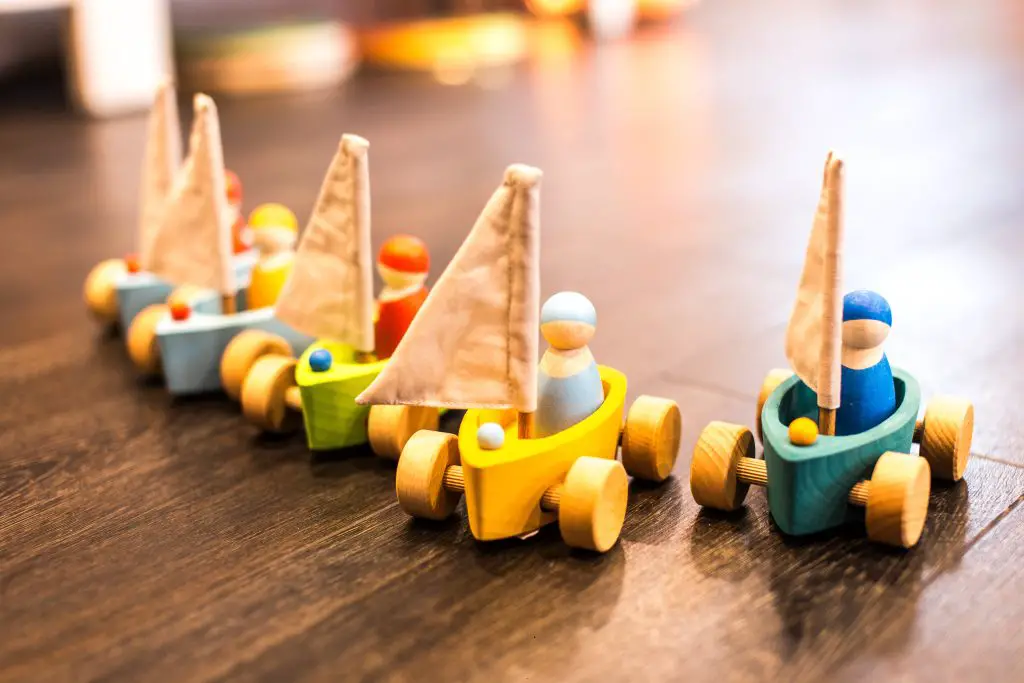 Wooden toy boats. Photo by Baby Natur on Unsplash
  