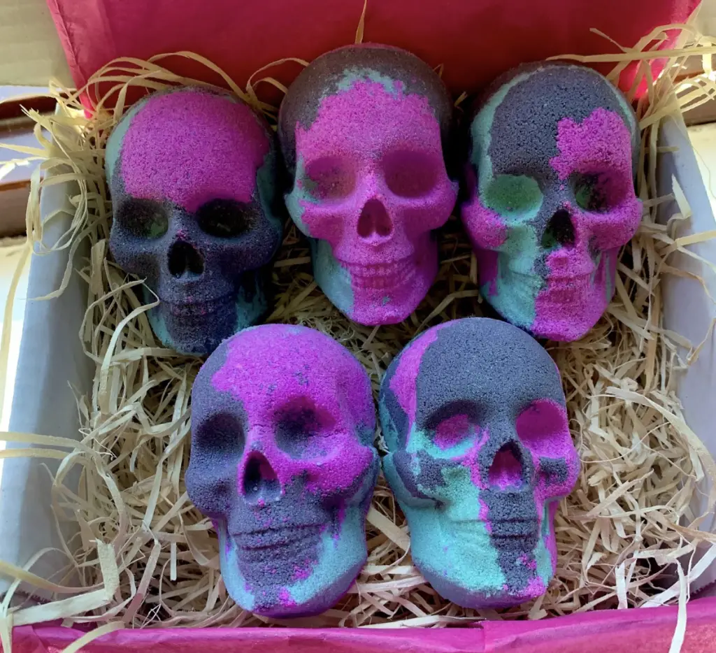 Skull bath bomb set, BeyondBasicBubbles, Etsy